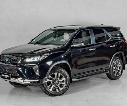 Toyota Hilux SW4 2024 Preto — foto 1 de 3