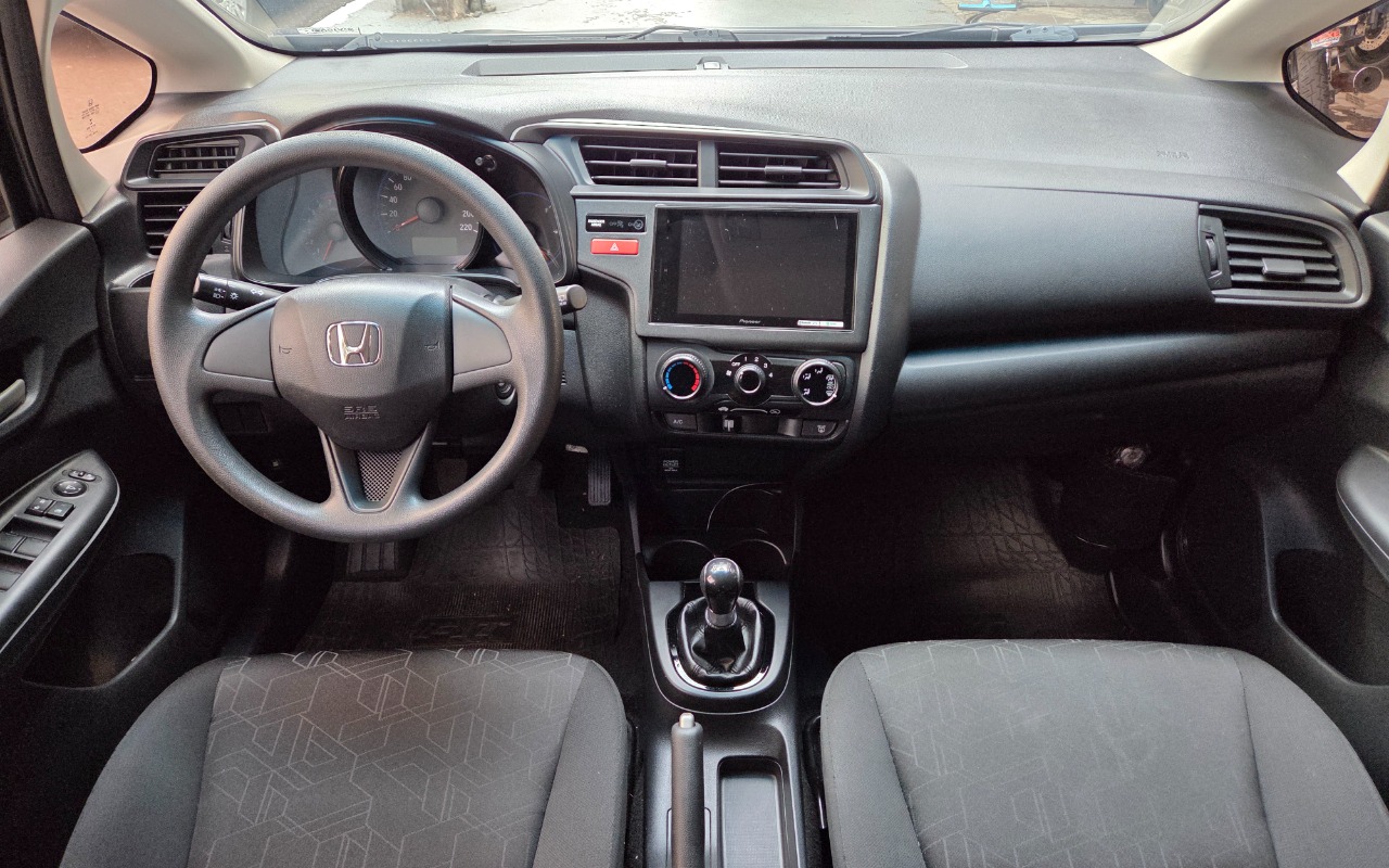 imagem-https://www.socarrao.com.br/sc-vehicle-images-prod/4033665/1790096949883-MTAwMDQ5OTg3MS5qcGc.jpg