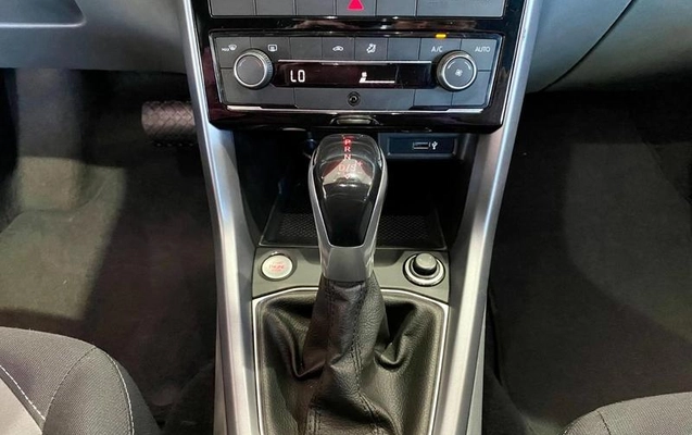 imagem-https://www.socarrao.com.br/sc-vehicle-images-prod/4034068/1790282942677-8495425_10_B_70a4cc89ba.jpeg