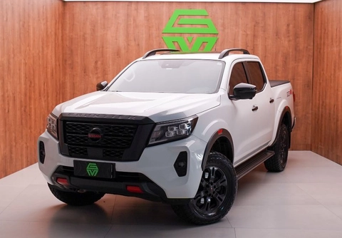 Nissan Frontier 2023 Branco — foto 1 de 3