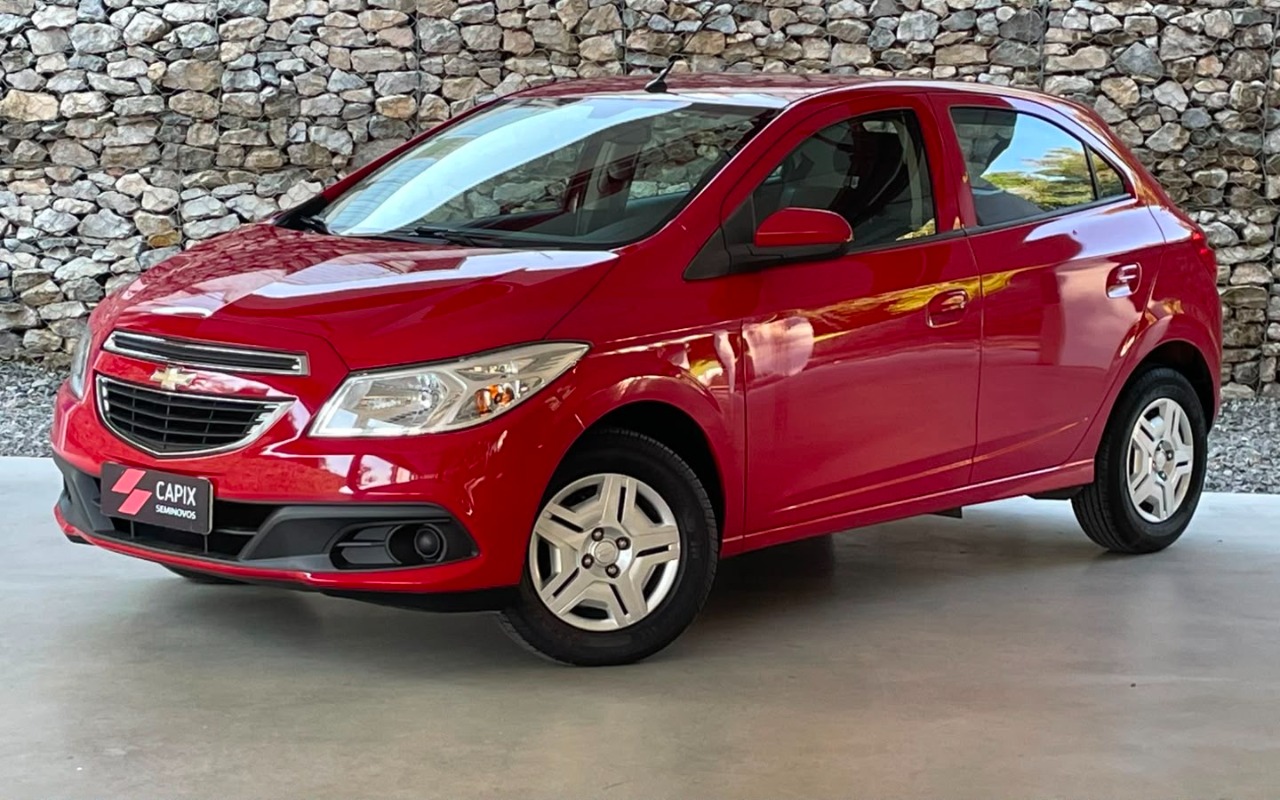 Chevrolet Onix 2015 Vermelho — foto 1 de 3