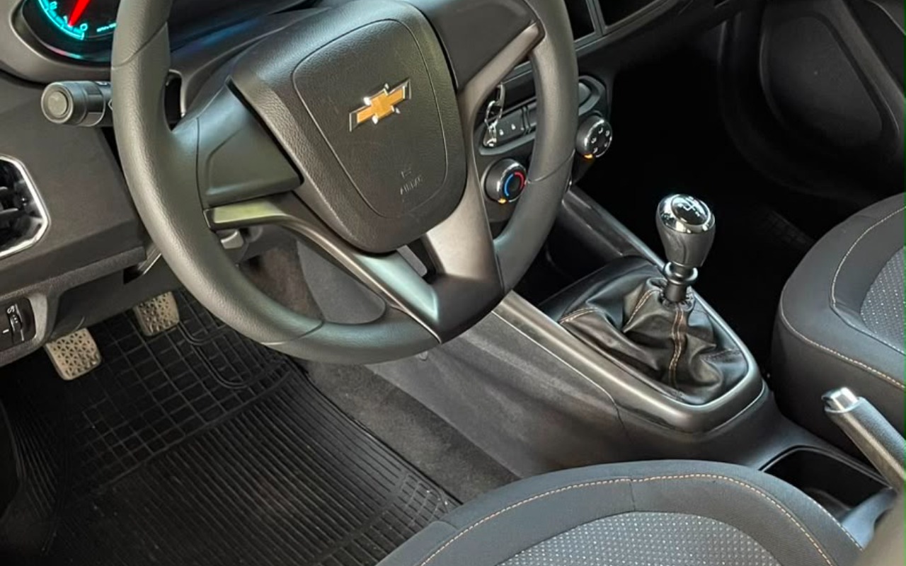 imagem-https://www.socarrao.com.br/sc-vehicle-images-prod/4034094/1790098051890-YmE0NTk4ZDMtMDY0OS00MTk5LWEzM2YtMmZiNzM5ZjE3Njk2LkpQRw.JPG