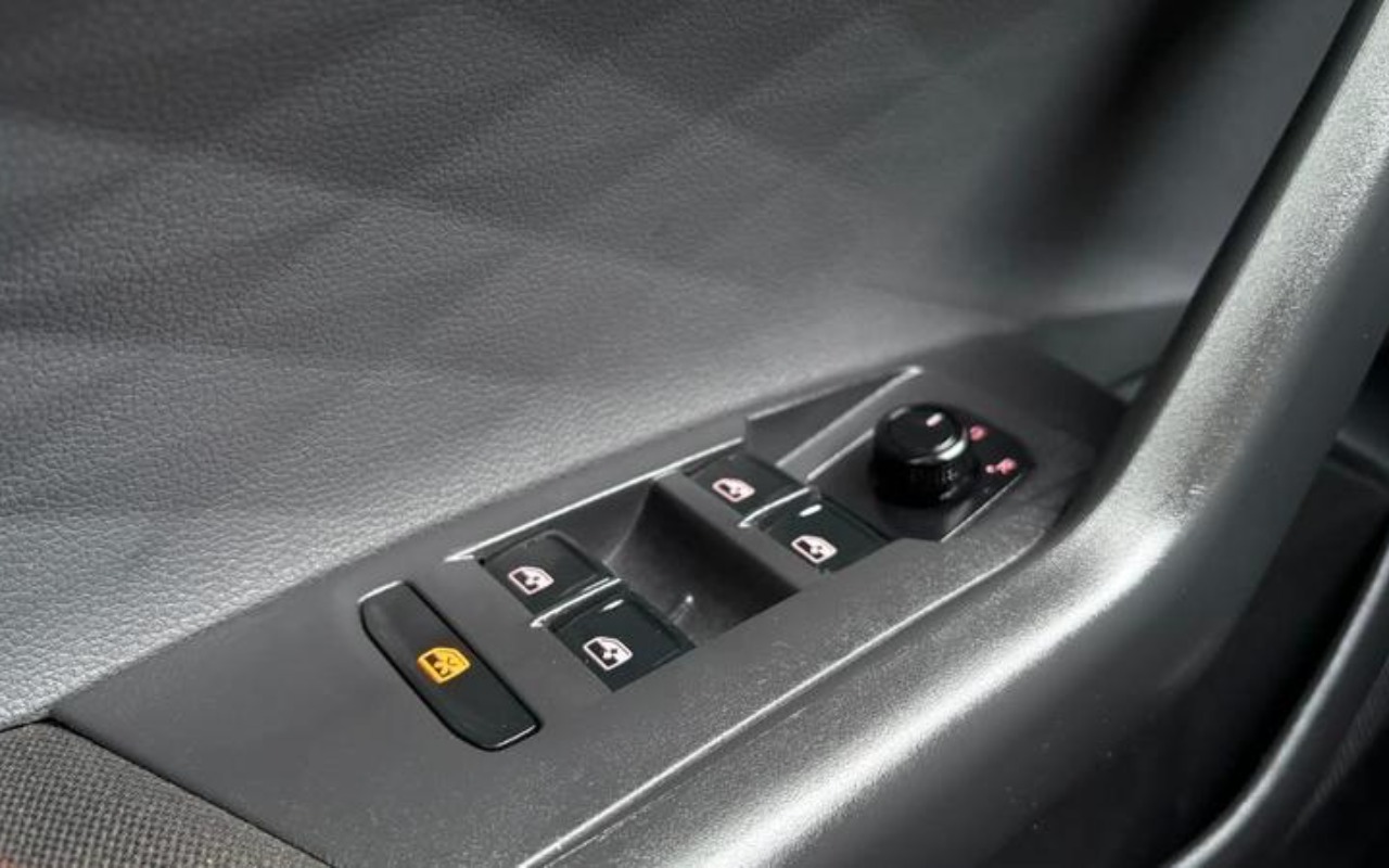 imagem-https://www.socarrao.com.br/sc-vehicle-images-prod/4034174/1790098195978-ODQ5MTU2M18zX0JfMGEwZGE0MDMzYS5qcGVn.jpeg