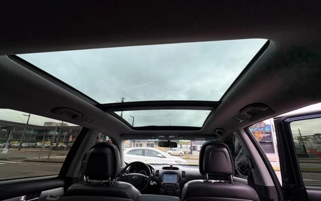 imagem-https://www.socarrao.com.br/sc-vehicle-images-prod/4034663/1790099123188-ODQ5MzY2NF8xMl9CXzBkYjJjNDQwZTYuanBlZw.jpeg