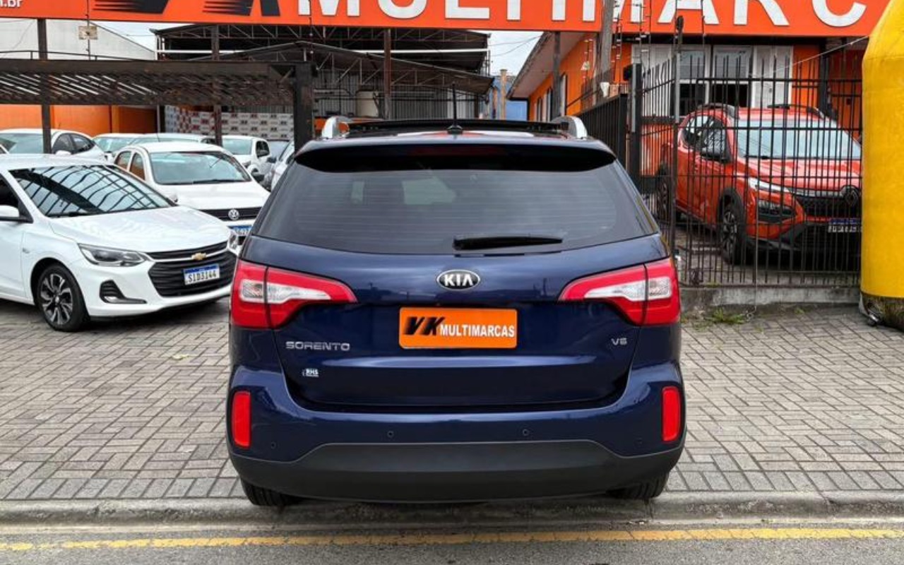 imagem-https://www.socarrao.com.br/sc-vehicle-images-prod/4034663/1790099123349-ODQ5MzY2NF8xNl9CX2MyODRmYTM5OGYuanBlZw.jpeg