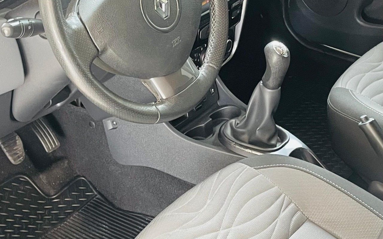 imagem-https://www.socarrao.com.br/sc-vehicle-images-prod/4034951/1790099670047-MTEzOGI5NzAtY2RhOS00ZDdhLTk0MzEtNTM1N2IyNjY4ZGViLkpQRw.JPG
