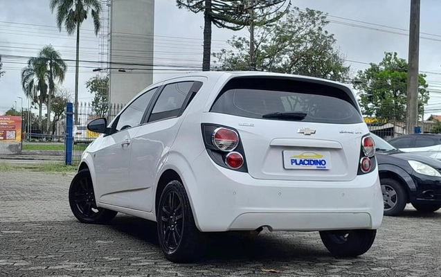 imagem-https://www.socarrao.com.br/sc-vehicle-images-prod/4035091/1790100329099-8494473_2_B_0516825f42.jpeg
