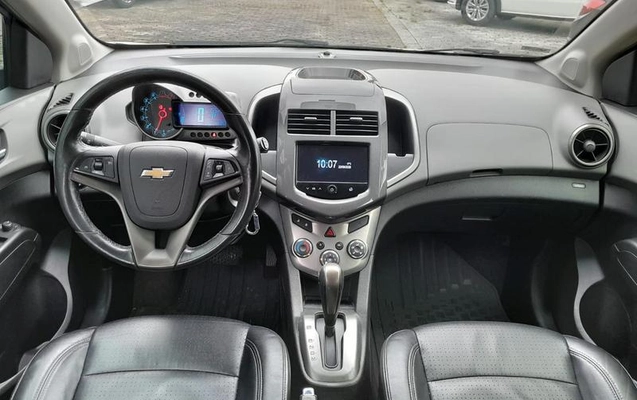 imagem-https://www.socarrao.com.br/sc-vehicle-images-prod/4035091/1790100329124-8494473_15_B_8a254c6ce7.jpeg