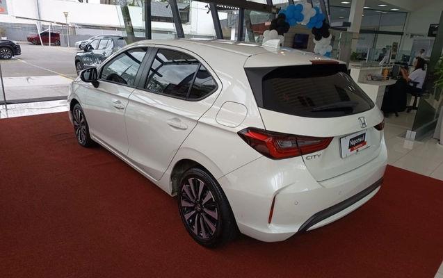 imagem-https://www.socarrao.com.br/sc-vehicle-images-prod/4035919/1790101835351-m1SvV1lSxtVkTkmNqhcwOjWmTrP2bS0S.jpg