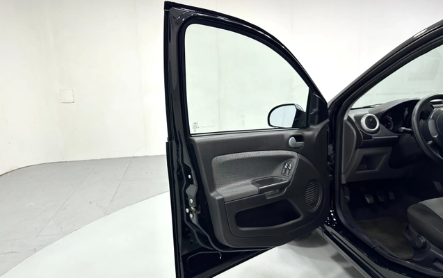 imagem-https://www.socarrao.com.br/sc-vehicle-images-prod/4036704/1790103584065-70b36eee-8fd9-4620-ad47-15e1b007e6dc.jpg