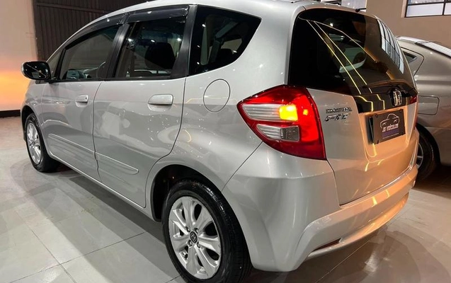 imagem-https://www.socarrao.com.br/sc-vehicle-images-prod/4037168/1790104710267-8222230_3_B_2017a2d864.jpeg