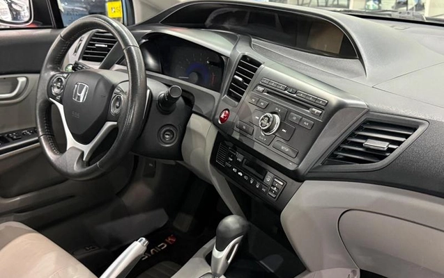 imagem-https://www.socarrao.com.br/sc-vehicle-images-prod/4037370/1790105234323-8502374_12_B_e5b1130bc4.jpeg