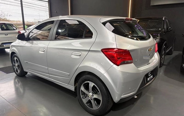 imagem-https://www.socarrao.com.br/sc-vehicle-images-prod/4037435/1790109880978-8498660_8_B_2b9d591380.jpeg