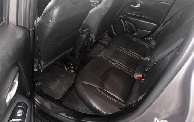 imagem-https://www.socarrao.com.br/sc-vehicle-images-prod/4037617/1790105783874-V2hhdHNBcHAgSW1hZ2UgMjAyNi0wOS0yMiBhdCAxNS4xNy40OCAoMSkuanBlZw.jpeg