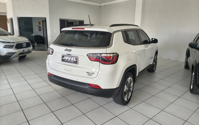 imagem-https://www.socarrao.com.br/sc-vehicle-images-prod/4037651/1790105851748-4a07cacd-eebc-463d-8cea-46c98b9ddb5e.jpg