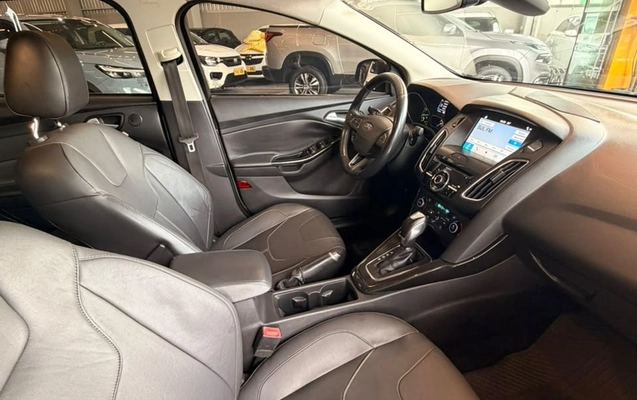 imagem-https://www.socarrao.com.br/sc-vehicle-images-prod/4037694/1790105953150-c1e7eb35-9540-4618-b2b2-e32459dce766.jpg