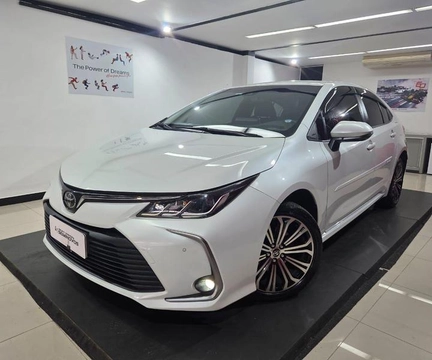 Toyota Corolla 2023 Branco — foto 1 de 3