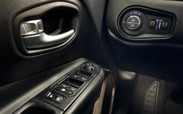 imagem-https://www.socarrao.com.br/sc-vehicle-images-prod/4038366/1790107222348-8487058_17_B_a52a9b9d25.jpeg