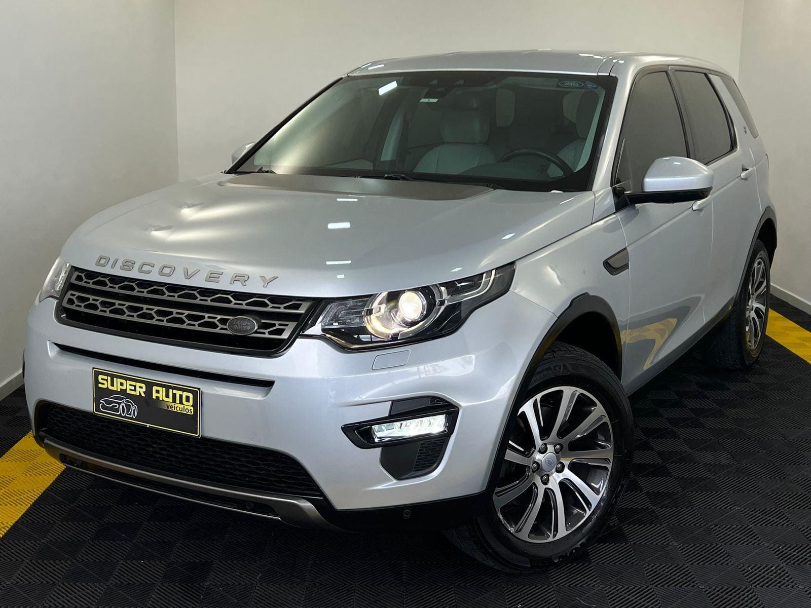 Land Rover Discovery Sport SE 2.2 4x4 Diesel Aut. na cor Cinza em Blumenau / SC - 40384