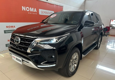 Toyota Hilux SW4 2022 Preto — foto 1 de 3