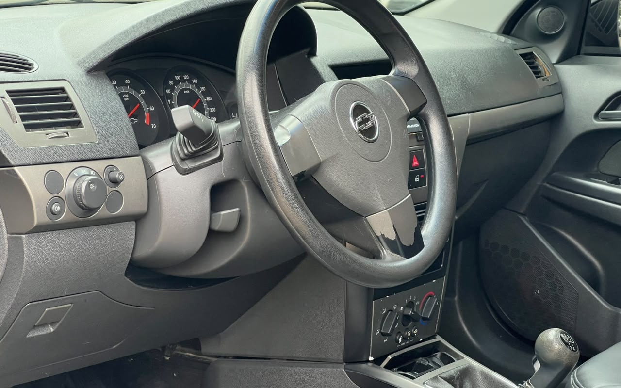 imagem-https://www.socarrao.com.br/sc-vehicle-images-prod/4039089/1790108951873-V2hhdHNBcHAgSW1hZ2UgMjAyNi0wOS0yMiBhdCAxNS4zNC40OCAoMikuanBlZw.jpeg