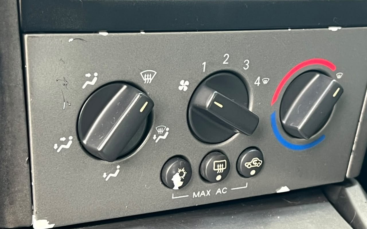 imagem-https://www.socarrao.com.br/sc-vehicle-images-prod/4039089/1790108952245-V2hhdHNBcHAgSW1hZ2UgMjAyNi0wOS0yMiBhdCAxNS4zNC40NyAoMykuanBlZw.jpeg