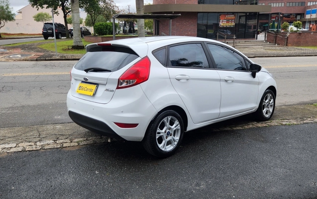imagem-https://www.socarrao.com.br/sc-vehicle-images-prod/4039144/1790169771626-MjAyNjA5MjNfMDk0NjI3LmpwZw.jpg