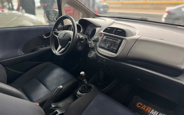 imagem-https://www.socarrao.com.br/sc-vehicle-images-prod/4039146/1790109041923-V2hhdHNBcHAgSW1hZ2UgMjAyNi0wOS0yMiBhdCAxNy4yNi41NiAoNCkuanBlZw.jpeg