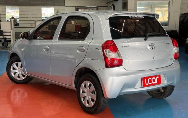 imagem-https://www.socarrao.com.br/sc-vehicle-images-prod/4039885/1790110177598-8500978_11_B_5c562ad4d5.jpeg