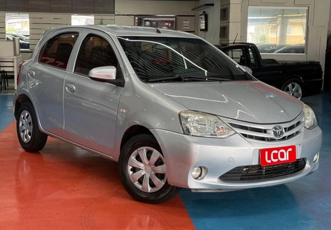 Toyota Etios 2015 Prata — foto 1 de 3