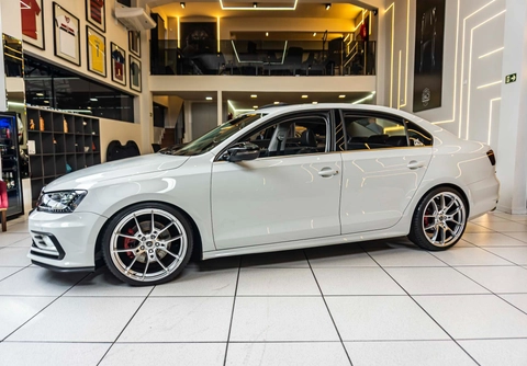 Volkswagen Jetta 2016 Branco — foto 1 de 3