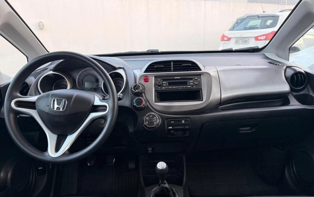 imagem-https://www.socarrao.com.br/sc-vehicle-images-prod/4040250/1791238111320-8476557_16_B_39e276473c.jpeg