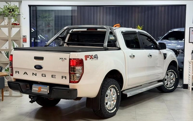 imagem-https://www.socarrao.com.br/sc-vehicle-images-prod/4040712/1790170240195-8485979_5_B_64ba5188da.jpeg