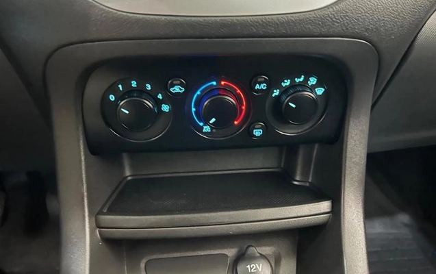 imagem-https://www.socarrao.com.br/sc-vehicle-images-prod/4040925/1790112754507-8492677_12_B_d9d3dc42be.jpeg