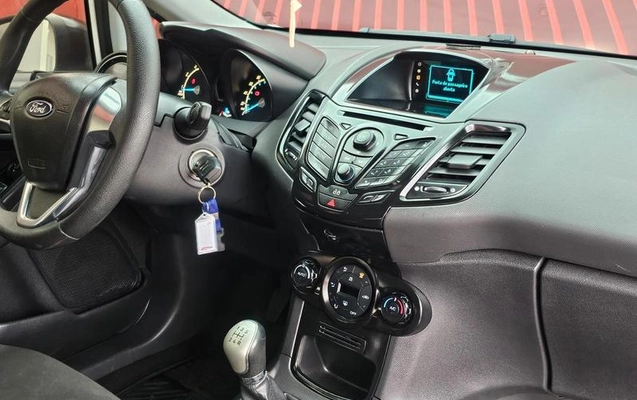 imagem-https://www.socarrao.com.br/sc-vehicle-images-prod/4042103/1790115555425-8498376_7_B_e091ad9c63.jpeg