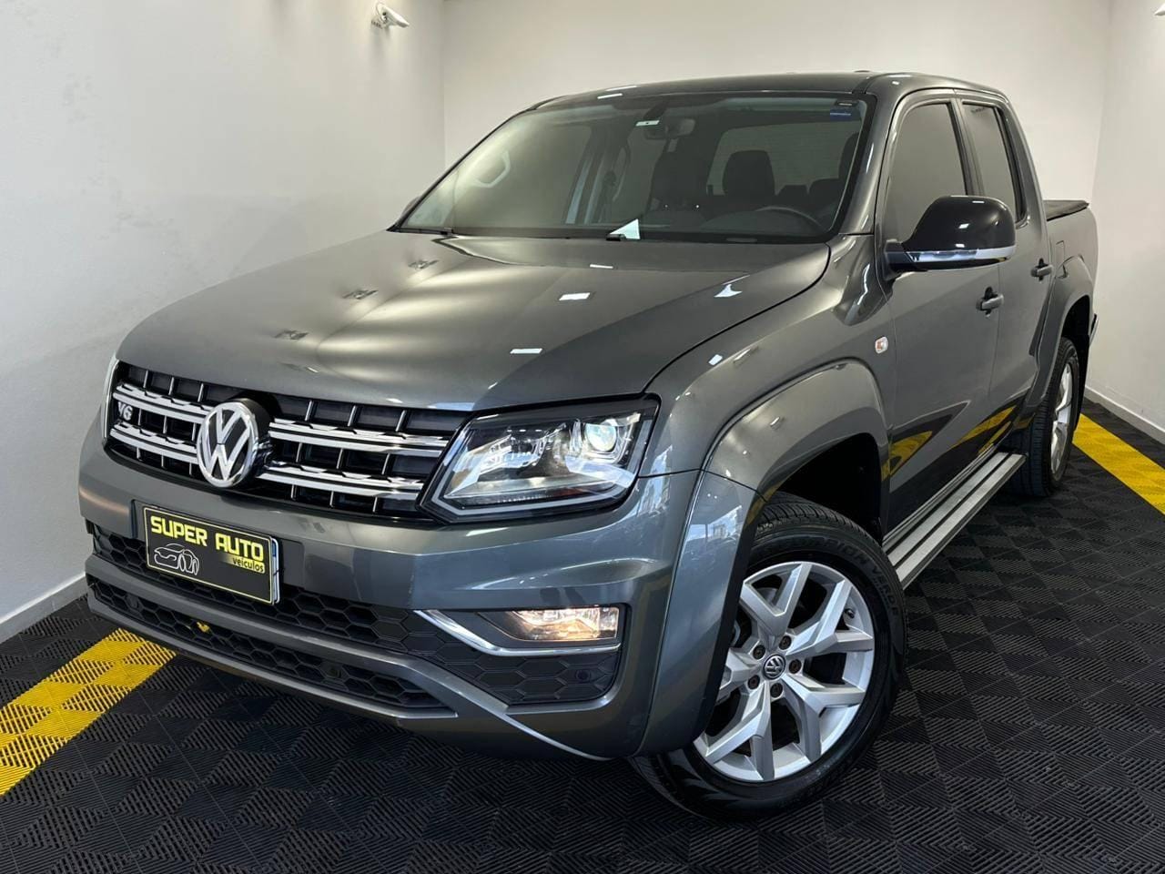 Volkswagen Amarok Highline CD 3.0 4x4 TB Dies. Aut. na cor Cinza em Blumenau / SC - 40432