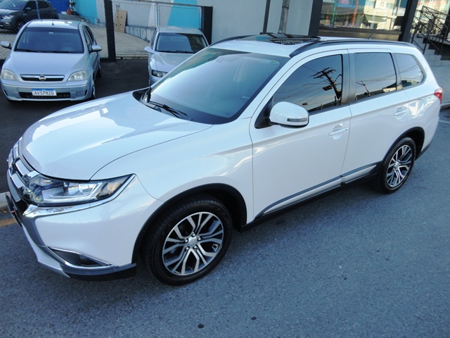 Mitsubishi OUTLANDER 2.0 16V 160cv Aut. na cor Branco em Araucária / PR - 40438