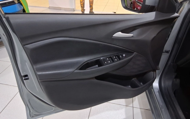 imagem-https://www.socarrao.com.br/sc-vehicle-images-prod/4049925/1790138807435-1_043935.jpg