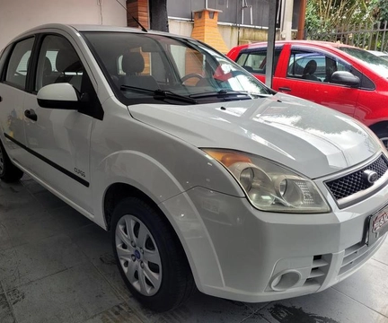 Ford Fiesta 2010 Branco — foto 1 de 3