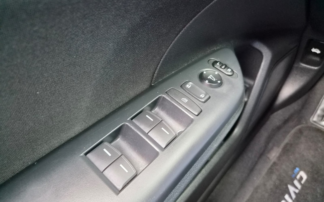 imagem-https://www.socarrao.com.br/sc-vehicle-images-prod/4057362/1790166528266-V2hhdHNBcHAgSW1hZ2UgMjAyNi0wOS0yMiBhdCAxNy4xNC4zNCAoMykuanBlZw.jpeg
