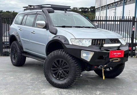 Mitsubishi Pajero 2011 Prata — foto 1 de 3