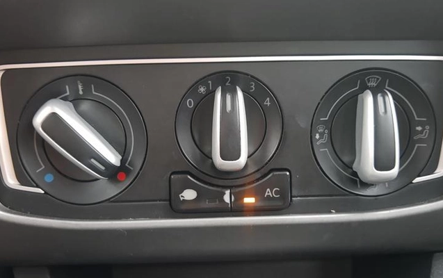 imagem-https://www.socarrao.com.br/sc-vehicle-images-prod/4057583/1791898505766-8500642_12_B_6c51bdc0a8.jpeg
