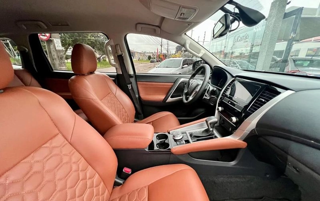 imagem-https://www.socarrao.com.br/sc-vehicle-images-prod/4058272/1790168182489-8488445_17_B_48e70a6bec.jpeg