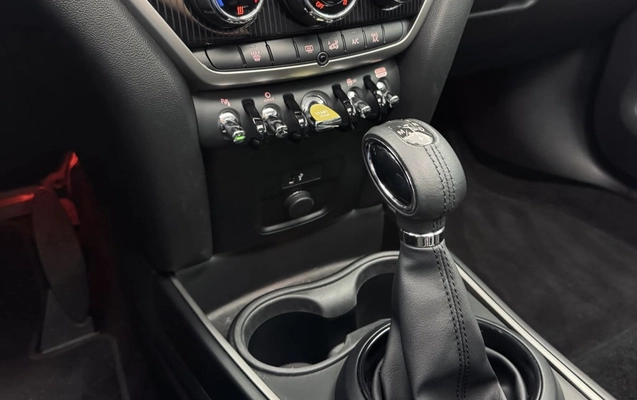 imagem-https://www.socarrao.com.br/sc-vehicle-images-prod/4058394/1790338708334-vehicle_image_1790166320_a634b72aacd4886421f7cfcbcbaa09d7.jpeg