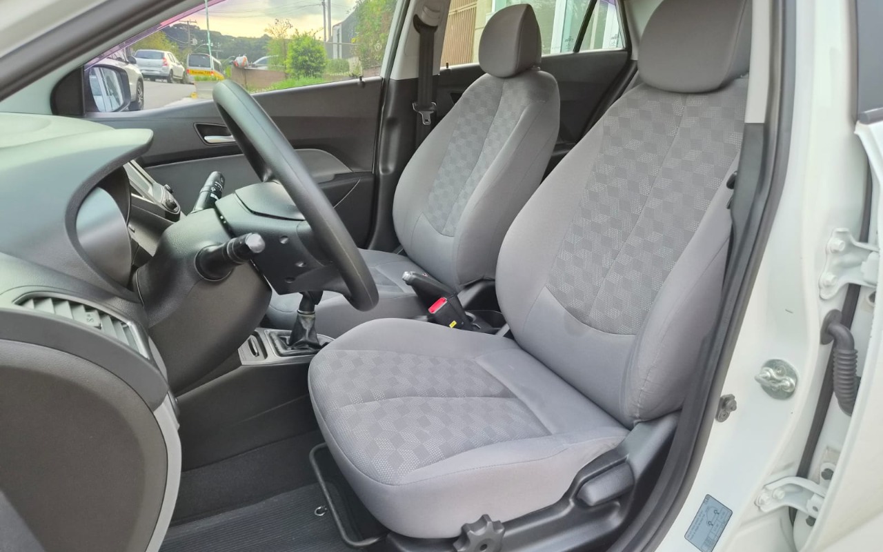 imagem-https://www.socarrao.com.br/sc-vehicle-images-prod/4059254/1790170244018-V2hhdHNBcHAgSW1hZ2UgMjAyNi0wOS0yMiBhdCAxOC4wMy4yMCAoNSkuanBlZw.jpeg