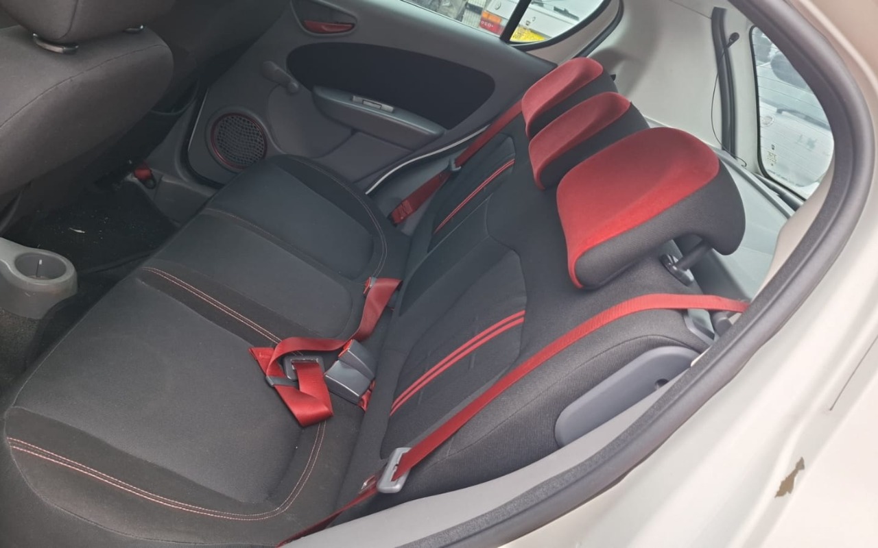 imagem-https://www.socarrao.com.br/sc-vehicle-images-prod/4059353/1790170437187-OTQ0NjBhZjQtMDk4Mi00MjI5LWI4ZjgtZWQyODlhNTY3YjViLmpmaWY.jfif