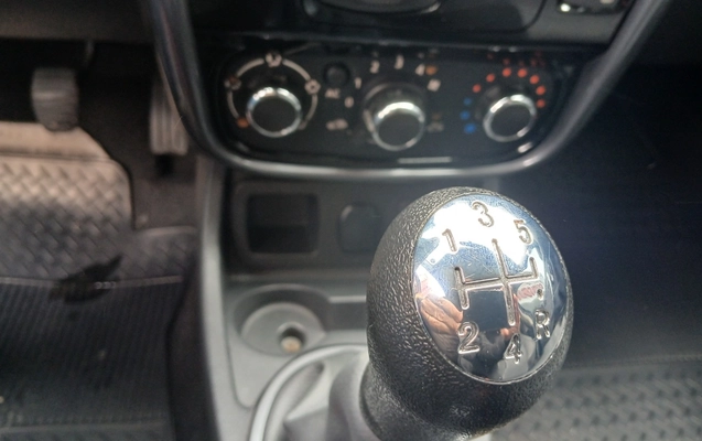 imagem-https://www.socarrao.com.br/sc-vehicle-images-prod/4059505/1790170694479-MTc5MDE3MDU0NTU2NzU3NzMyNTQ0ODcxOTYyNzA3NzkuanBn.jpg