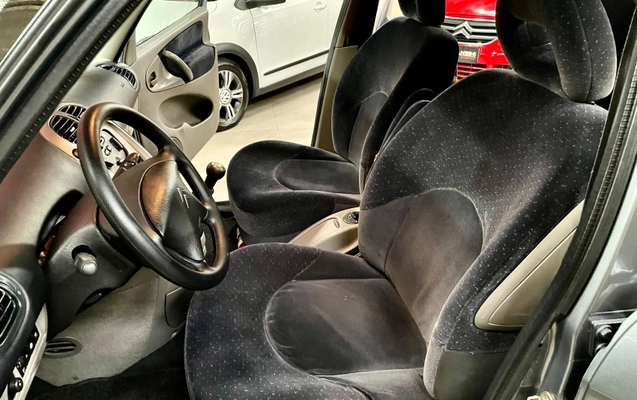 imagem-https://www.socarrao.com.br/sc-vehicle-images-prod/4060422/1790172728827-7YmFTjUV0oFBQp5vqaVTTe8vfIgj7SxO.jpg