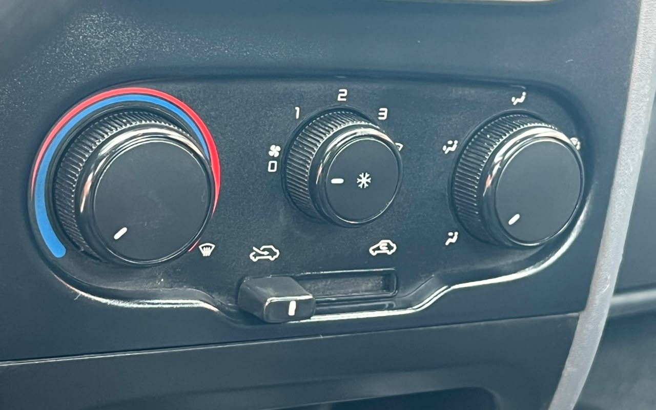 imagem-https://www.socarrao.com.br/sc-vehicle-images-prod/4060755/1790173501097-V2hhdHNBcHAgSW1hZ2UgMjAyNi0wOS0yMyBhdCAxMS4xMi4yNCAoMikuanBlZw.jpeg