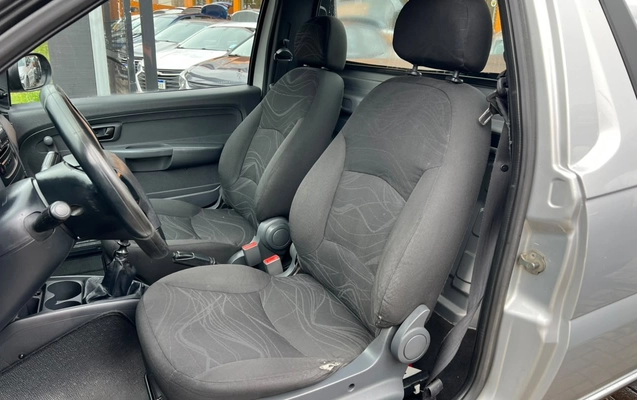 imagem-https://www.socarrao.com.br/sc-vehicle-images-prod/4060755/1790173501244-V2hhdHNBcHAgSW1hZ2UgMjAyNi0wOS0yMyBhdCAxMS4xMi4yNSAoMykuanBlZw.jpeg